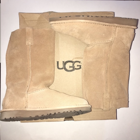 UGG Shoes - 🇺🇸UGG Women’s Unlined Boot EUC w/box size 6